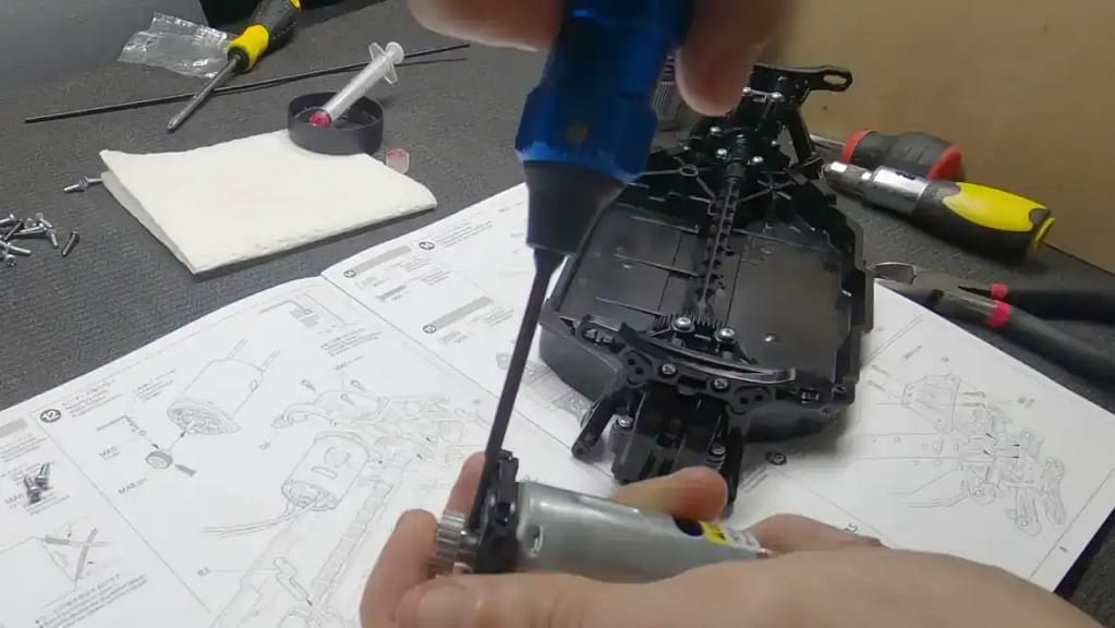 1.5mm hex driver tightening the TT-02 pinion gear