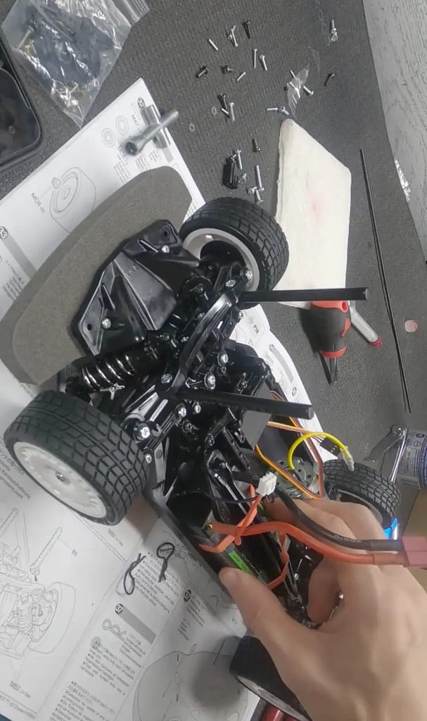 Installing an OVONIC 2S Shorty LiPo battery in the Tamiya TT-02 with Deegoo MG996R servo installed